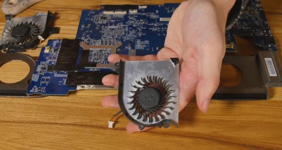 Cleaning the gaming laptop